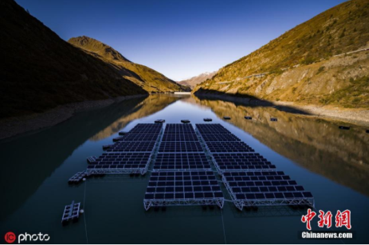 瑞士高山水库上设置漂浮太阳能电池板站