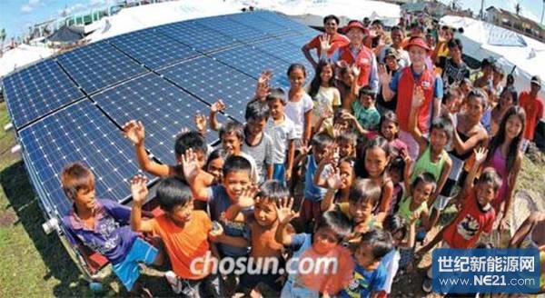 菲律宾上个月遭受强台风“海燕”的袭击，韩国LG电子向受灾最严重的地区捐赠了太阳能电池板。