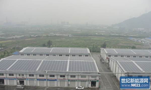 温州粮食中心市场屋顶装满多晶硅太阳能电池板.jpg (600×358)