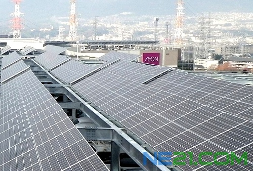 写真：安装在屋顶的960kW京瓷太阳能电池组件（图为其中一部分）