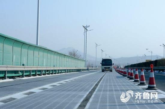 能充电能融雪 国内首段“太阳能”高速公路通车啦