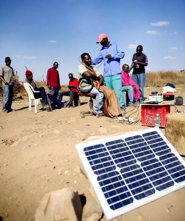 太阳能光伏理发店竟开到南非荒山野岭