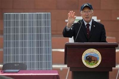 美国内政部长肯萨拉查宣布了新的太阳能发展计划