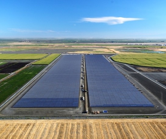 2011年，PG&E公司开始从5个由独立开发商建设的总产能达135MW的太阳能项目获得电力