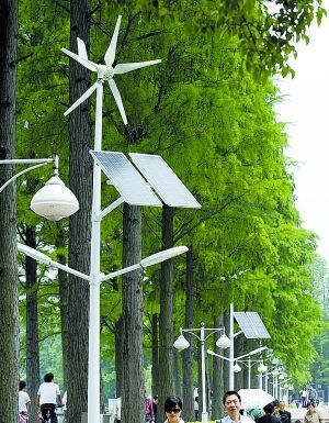 武汉安装太阳能和风能互补路灯