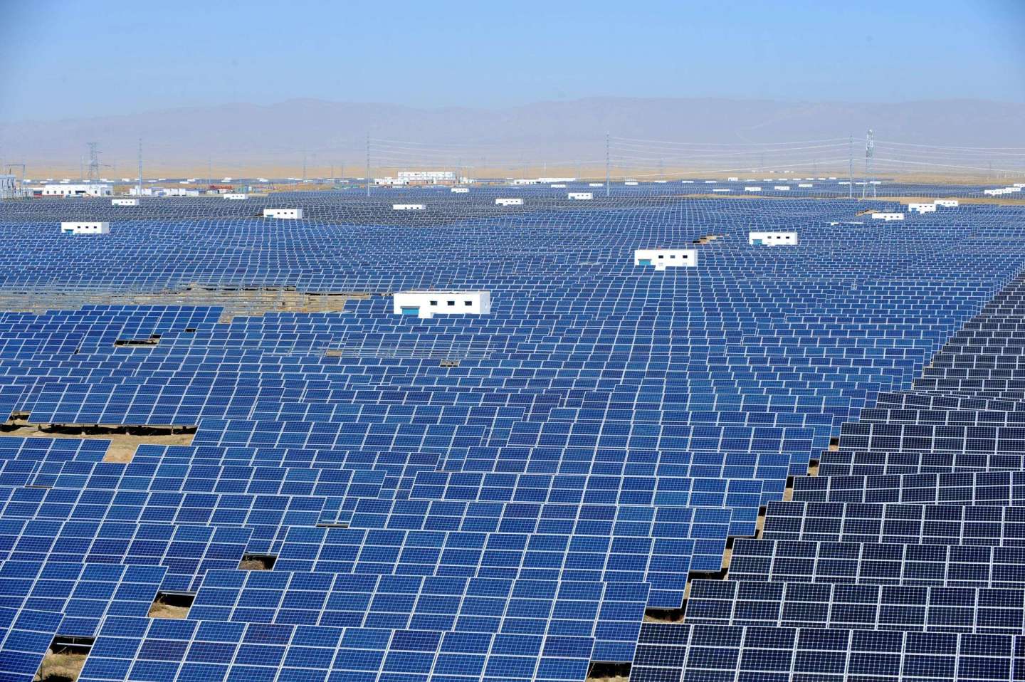 “满仓”跨界光伏 三五互联被质疑蹭热点